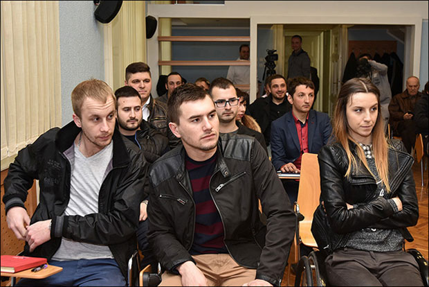 Пракса свима користи